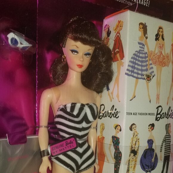 1993 35th Anniversary Barbie Brunnette NIB - Picture 1 of 10